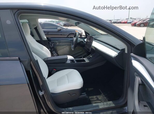 7SAYGDEE6RA223829 2024 TESLA MODEL Y Серый Вид салона спереди
