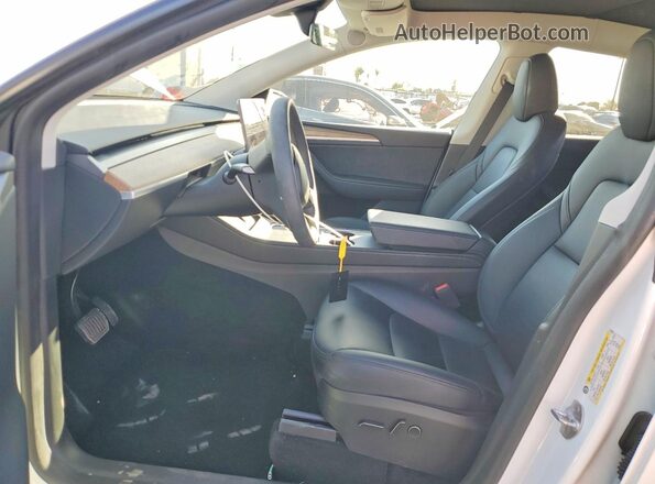 7SAYGDEE6RA228190 2024 TESLA MODEL Белый Вид салона спереди