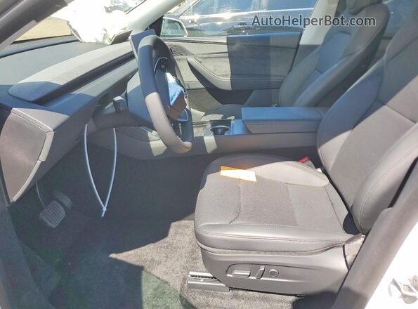 7SAYGDEE6TA583626 2026 TESLA MODEL White წინა სალონის ხედი