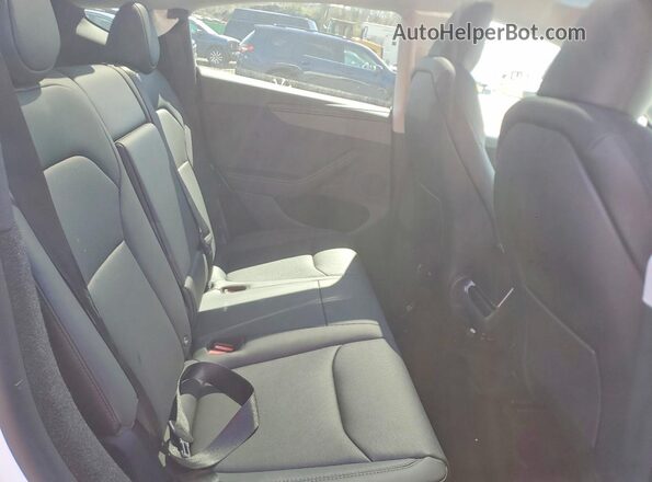 7SAYGDEE6TA583626 2026 TESLA MODEL White უკანა სავარძლების ხედი