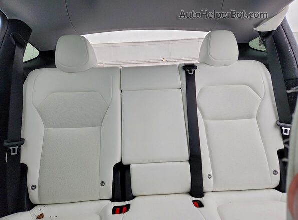 7SAYGDEE6TF322225 2026 TESLA MODEL Gray Vista de los asientos traseros