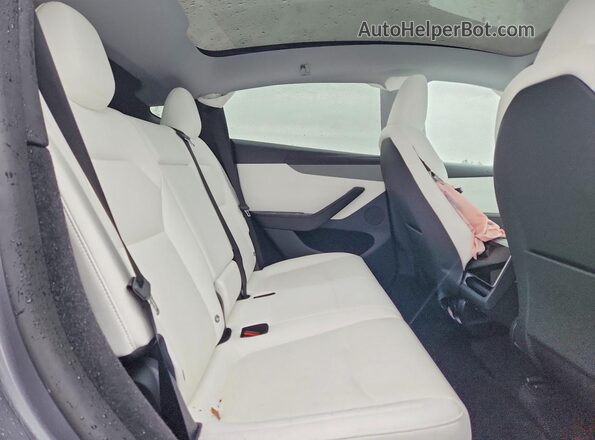 7SAYGDEE6TF322225 2026 TESLA MODEL Gray Vista interior trasera