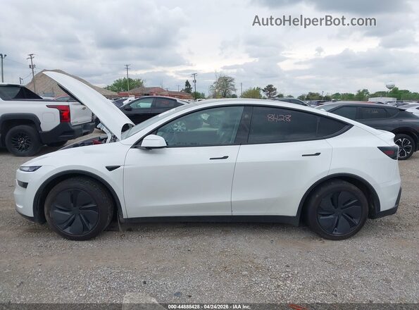 7SAYGDEE6TF354558 2026 TESLA MODEL Y White Սալոնի հետևի տեսք