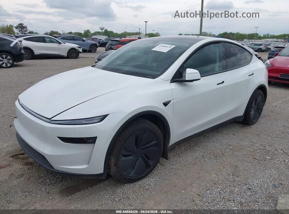 7SAYGDEE6TF354558 2026 TESLA MODEL Y White Առջևի ձախ երեք քառորդ տեսարան
