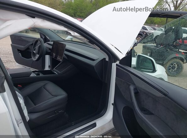 7SAYGDEE6TF354558 2026 TESLA MODEL Y White Սալոնի դիմացի տեսք