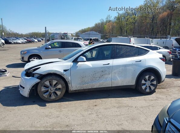 7SAYGDEE8PF805124 2023 TESLA MODEL Y White Widok wnętrza 360 stopni