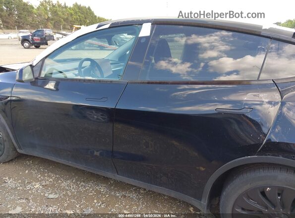 7SAYGDEE8PF834963 2023 TESLA MODEL Y Black Widok wnętrza z tyłu