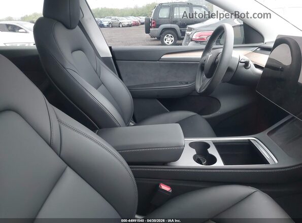 7SAYGDEE8RA280081 2024 TESLA MODEL Y Blue Vista interior delantera