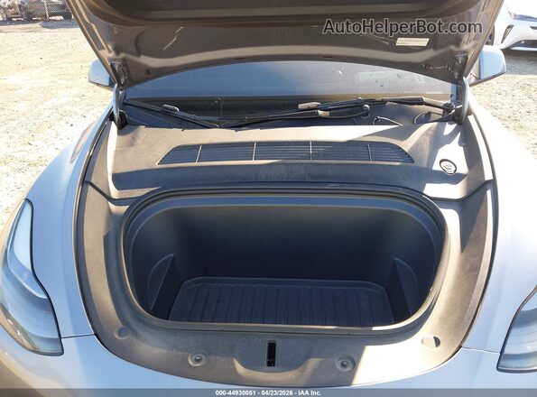 7SAYGDEE8RA299293 2024 TESLA MODEL Y Silver Vista trasera