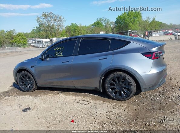 7SAYGDEE8RA299293 2024 TESLA MODEL Y Silver Vista interior trasera
