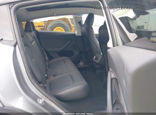 7SAYGDEE8RA310793 2024 TESLA MODEL Y Gray VIN կոդի պիտակի տեսք