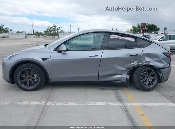 7SAYGDEE8RA310793 2024 TESLA MODEL Y Gray Սալոնի 360 աստիճան տեսք