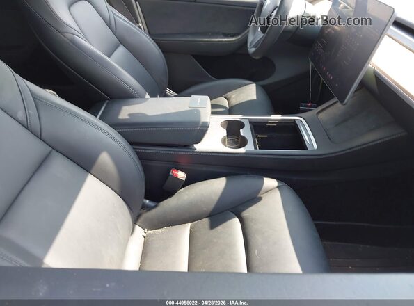 7SAYGDEE8SA370093 2025 TESLA MODEL Y Белый Вид салона спереди