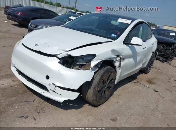 7SAYGDEE8SA370093 2025 TESLA MODEL Y Белый Передняя левая четверть