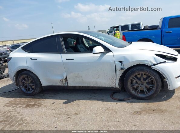 7SAYGDEE8SA370093 2025 TESLA MODEL Y Белый Вид задней части салона