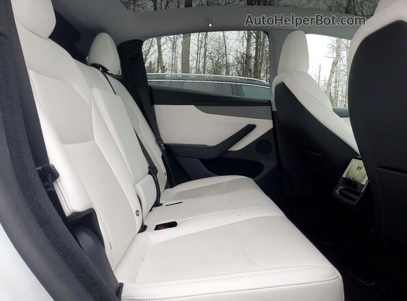 7SAYGDEE8TF323411 2026 TESLA MODEL White უკანა სალონის ხედი