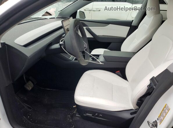 7SAYGDEE8TF323411 2026 TESLA MODEL White წინა სალონის ხედი