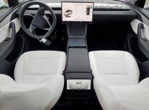 7SAYGDEE8TF323411 2026 TESLA MODEL White წინა პანელის ხედი