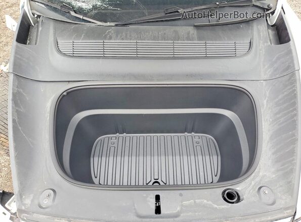 7SAYGDEE8TF323411 2026 TESLA MODEL White ძრავის განყოფილების ხედი