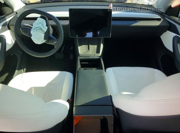 7SAYGDEE8TF355016 2026 TESLA MODEL Gray Vista del salpicadero