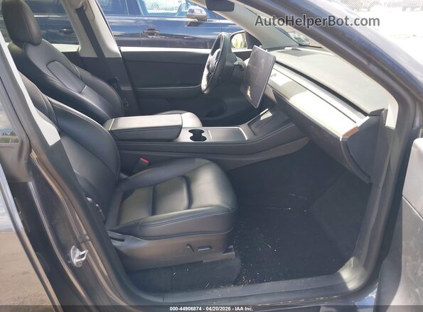 7SAYGDEE9NF422550 2022 TESLA MODEL Y Серый Вид салона спереди