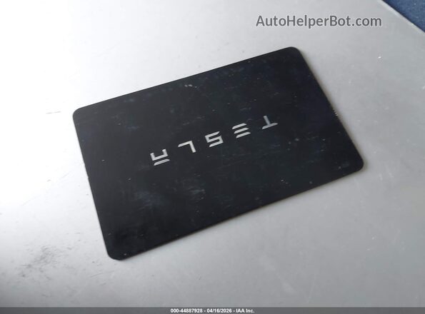 7SAYGDEE9RF206221 2024 TESLA MODEL Y White Առջևի վահանակի տեսք