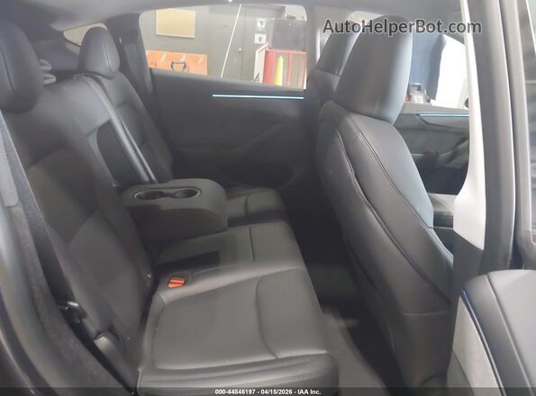 7SAYGDEE9TA444462 2026 TESLA MODEL Y Gray VIN კოდის სტიკერის ხედი