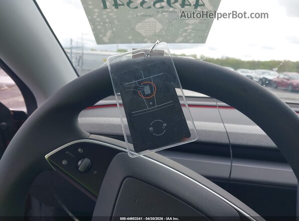 7SAYGDEE9TA457860 2026 TESLA MODEL Y Красный Вид панели приборов