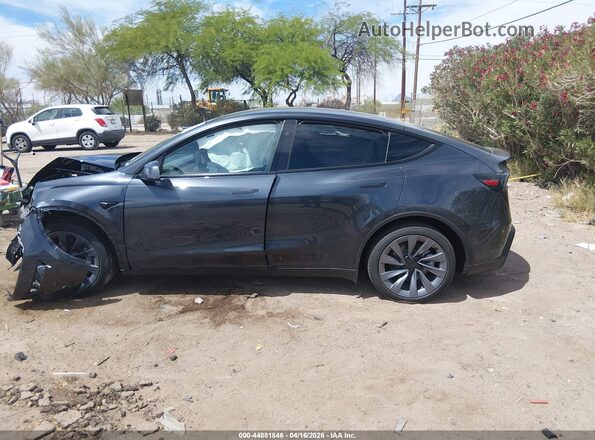 7SAYGDEE9TA668105 2026 TESLA MODEL Y Gray Widok wnętrza 360 stopni