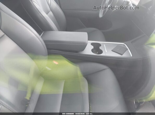 7SAYGDEEXRA262679 2024 TESLA MODEL Y Gray Vista interior delantera