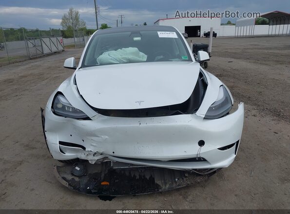 7SAYGDEF0NF448138 2022 TESLA MODEL Y Белый Вид задней части салона
