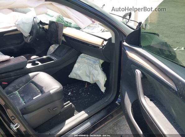 7SAYGDEF3RA311889 2024 TESLA MODEL Y Зеленый Вид салона спереди
