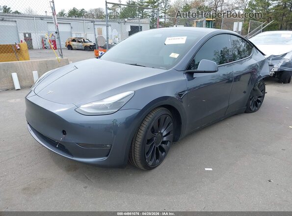 7SAYGDEF4PF647213 2023 TESLA MODEL Y Gray Vista tres cuartos delantera izquierda