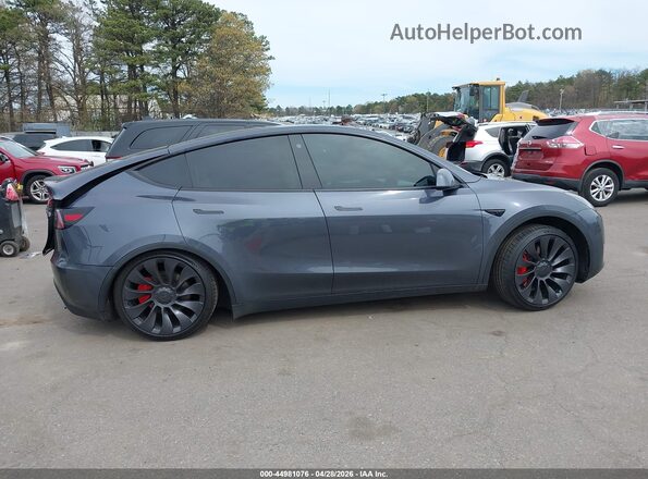 7SAYGDEF4PF647213 2023 TESLA MODEL Y Gray Vista interior trasera