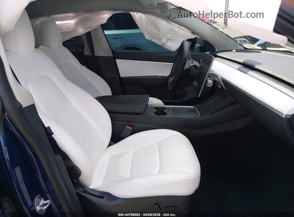 7SAYGDEF5NF393590 2022 TESLA MODEL Y Синий Вид салона спереди