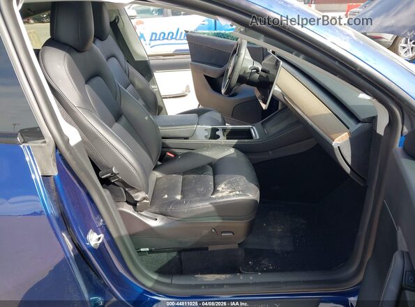 7SAYGDEF5NF505711 2022 TESLA MODEL Y Синий Вид салона спереди