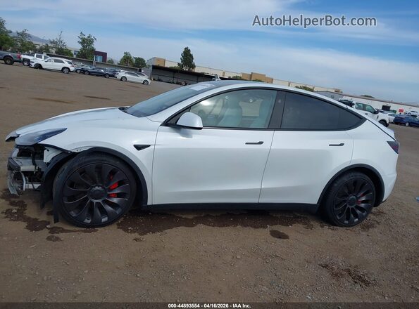 7SAYGDEF5PF850093 2023 TESLA MODEL Y Белый Панорамный вид салона 360°