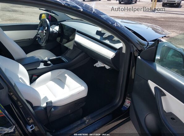 7SAYGDEF6NF505359 2022 TESLA MODEL Y Black Front interior view