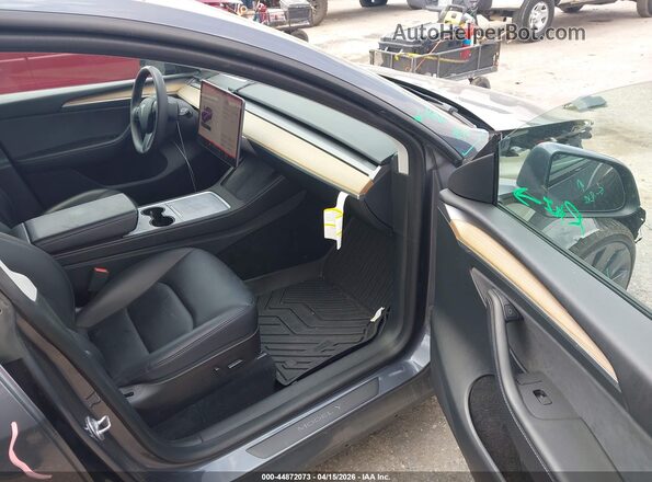 7SAYGDEF6PF697756 2023 TESLA MODEL Y Gray Widok wnętrza z przodu