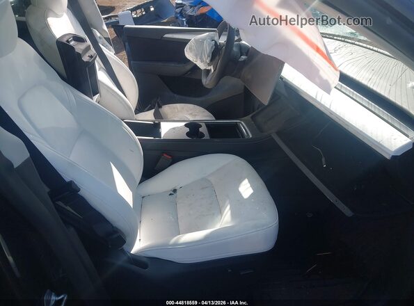 7SAYGDEF9RF053655 2024 TESLA MODEL Y Gray Սալոնի դիմացի տեսք