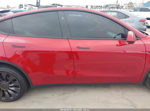 7SAYGDEF9RF160544 2024 TESLA MODEL Y Красный Панорамный вид салона 360°