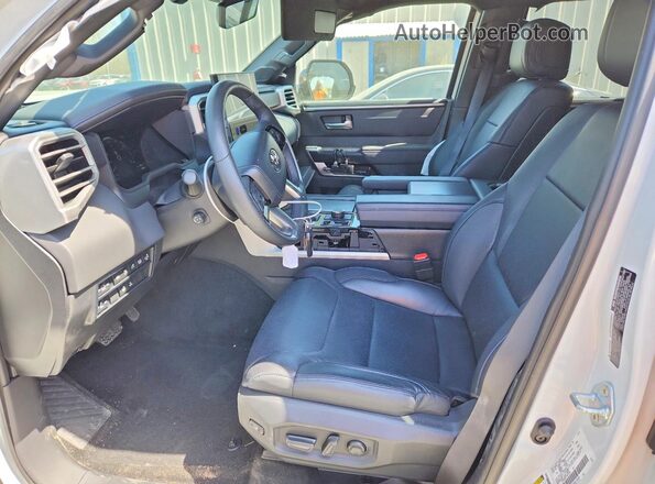 7SVAAABA1PX019936 2023 TOYOTA SEQUOIA White Սալոնի դիմացի տեսք