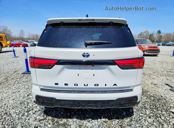 7SVAAABA1PX019936 2023 TOYOTA SEQUOIA White Հետևի տեսք