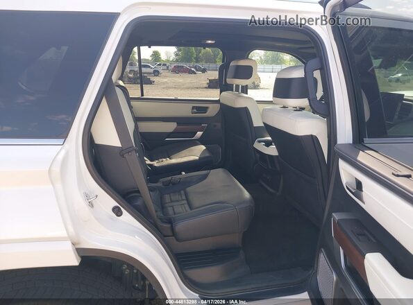 7SVAAABA2PX008010 2023 TOYOTA SEQUOIA Белый Вид наклейки с VIN-кодом