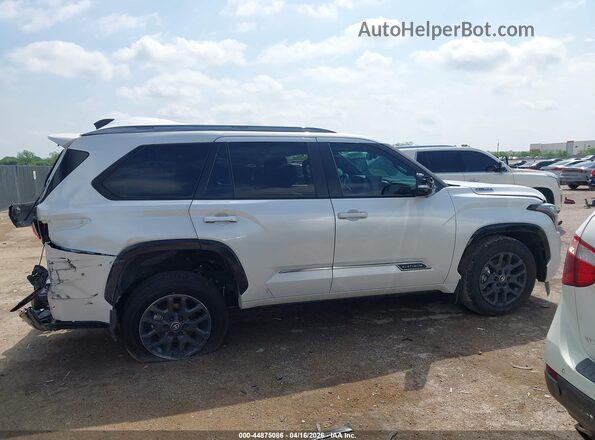 7SVAAABA3TX077704 2026 TOYOTA SEQUOIA White Սալոնի հետևի տեսք
