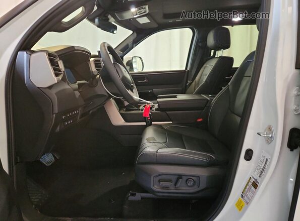 7SVAAABA3TX079016 2026 TOYOTA LIMITED White Սալոնի դիմացի տեսք