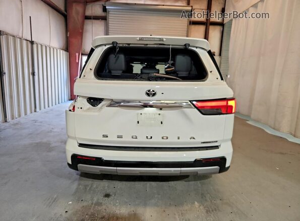 7SVAAABA3TX079016 2026 TOYOTA LIMITED White Հետևի տեսք