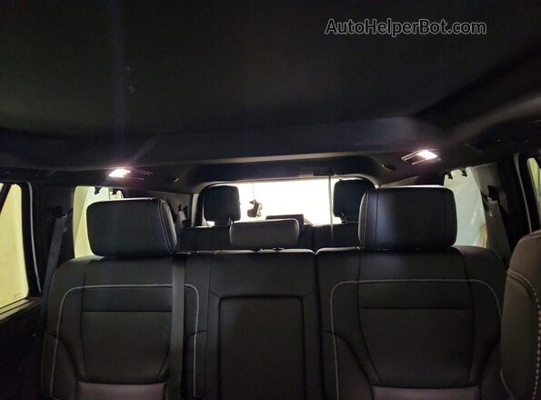 7SVAAABA3TX079016 2026 TOYOTA LIMITED White Հետևի նստատեղերի տեսք