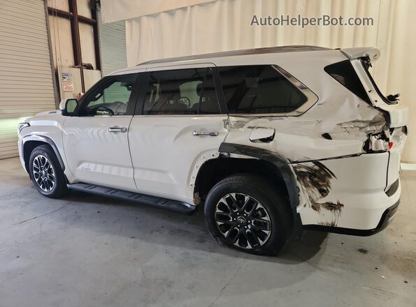 7SVAAABA3TX079016 2026 TOYOTA LIMITED White Սալոնի 360 աստիճան տեսք