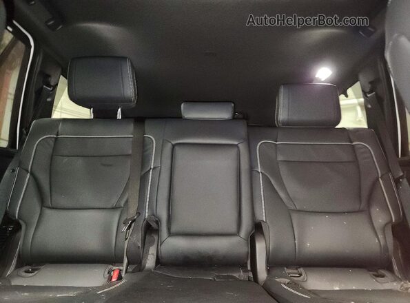 7SVAAABA4TX083561 2026 TOYOTA LIMITED White Widok tylnych siedzeń